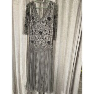 Pisarro Nights Beaded Mesh Column Gown V-Neck Beige/Silver Women's Size 12 NWT